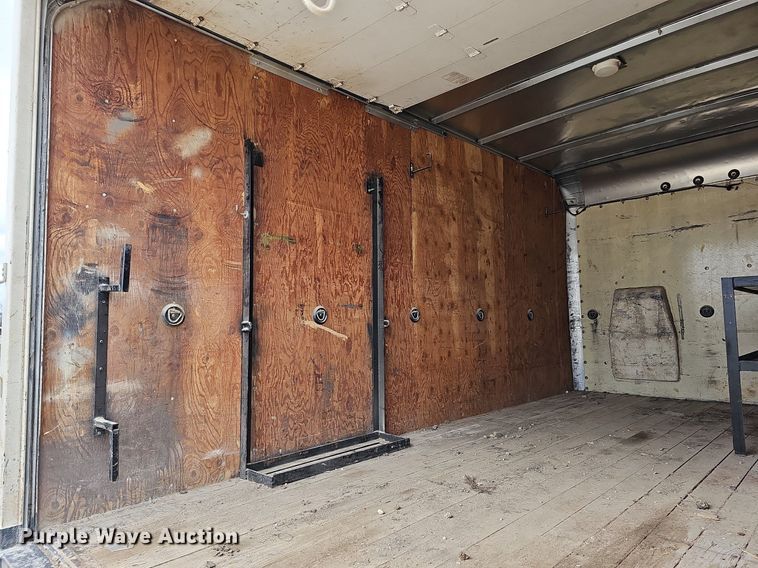 image for item MC9721 2000 Ford E350 Super Duty  box truck