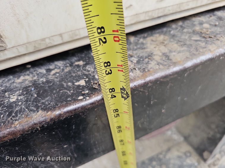 image for item MC9721 2000 Ford E350 Super Duty  box truck