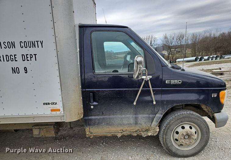 image for item MC9721 2000 Ford E350 Super Duty  box truck