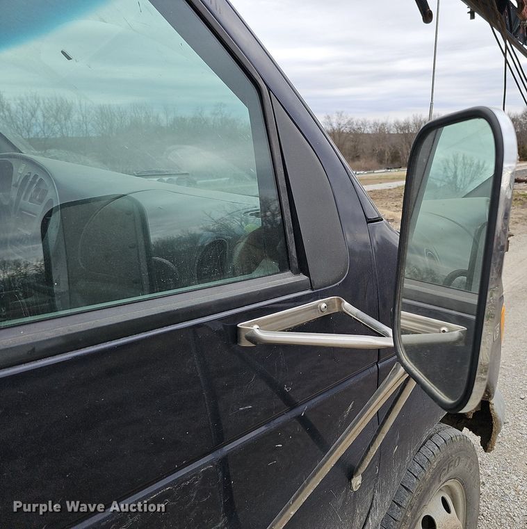 image for item MC9721 2000 Ford E350 Super Duty  box truck