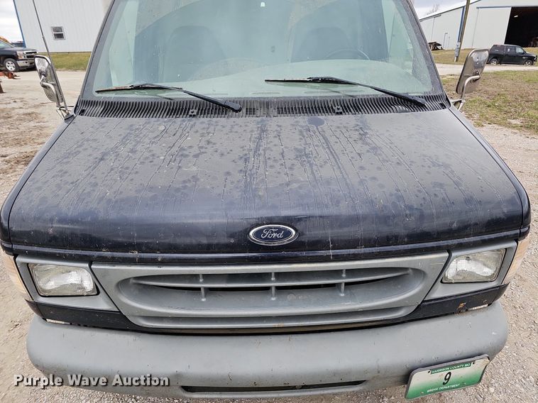 image for item MC9721 2000 Ford E350 Super Duty  box truck