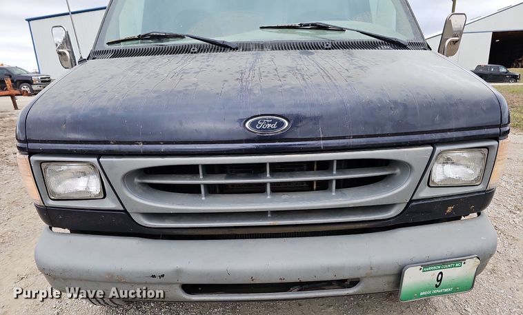 image for item MC9721 2000 Ford E350 Super Duty  box truck