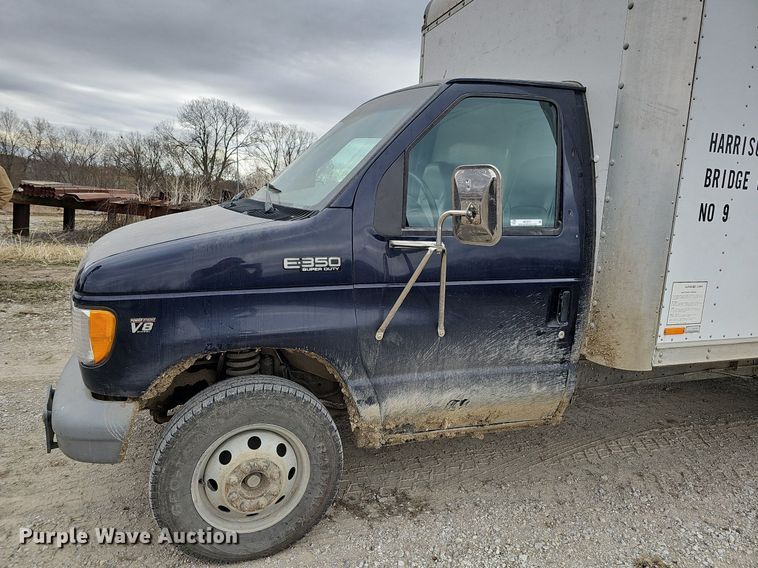 image for item MC9721 2000 Ford E350 Super Duty  box truck