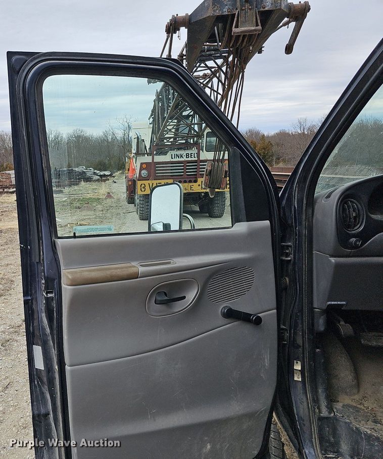 image for item MC9721 2000 Ford E350 Super Duty  box truck