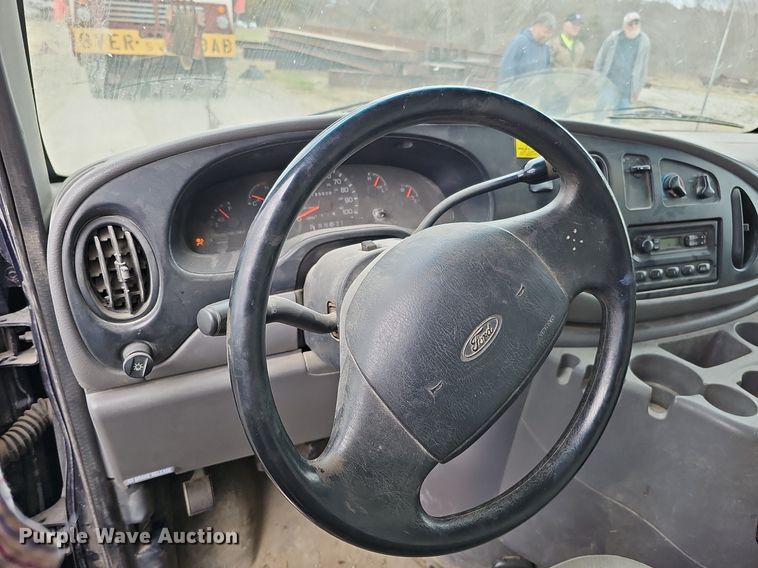 image for item MC9721 2000 Ford E350 Super Duty  box truck