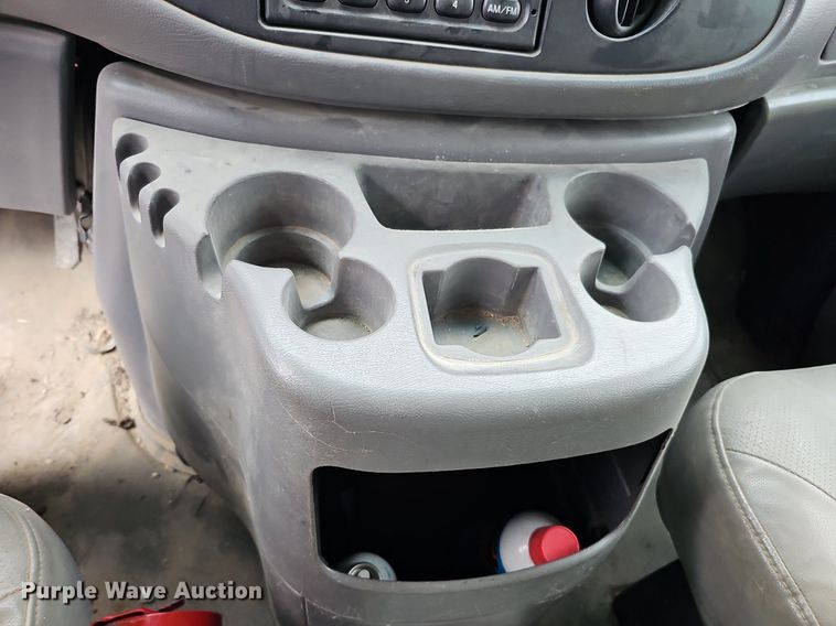 image for item MC9721 2000 Ford E350 Super Duty  box truck