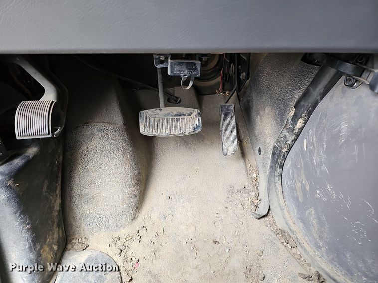 image for item MC9721 2000 Ford E350 Super Duty  box truck