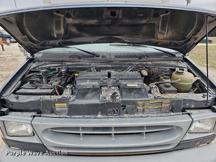 image for item MC9721 2000 Ford E350 Super Duty  box truck