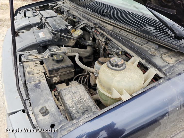 image for item MC9721 2000 Ford E350 Super Duty  box truck