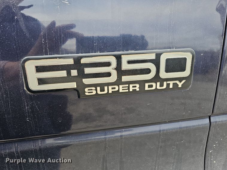 image for item MC9721 2000 Ford E350 Super Duty  box truck