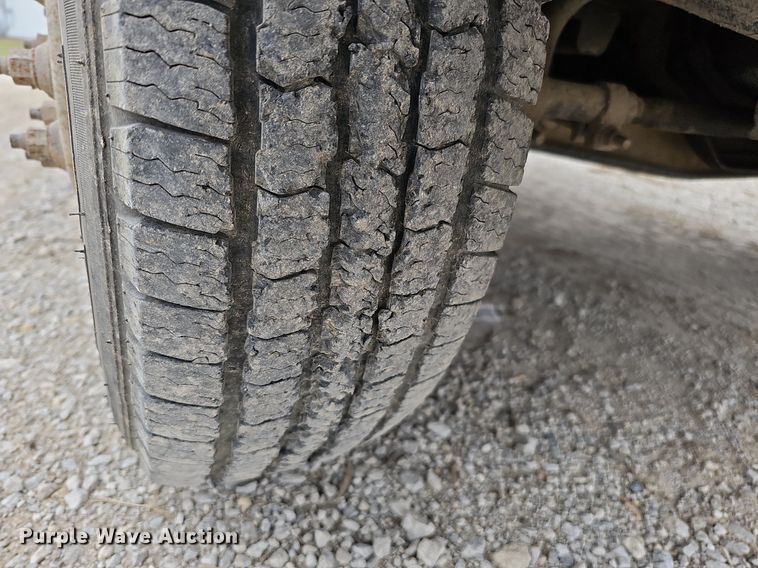 image for item MC9721 2000 Ford E350 Super Duty  box truck