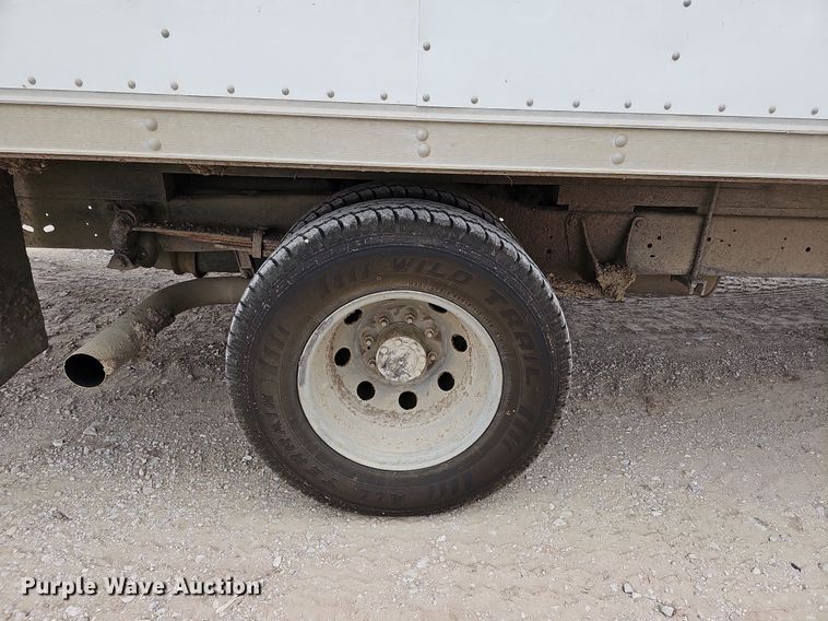 image for item MC9721 2000 Ford E350 Super Duty  box truck