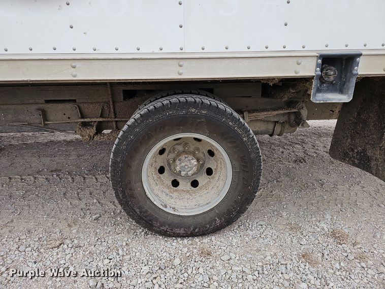 image for item MC9721 2000 Ford E350 Super Duty  box truck