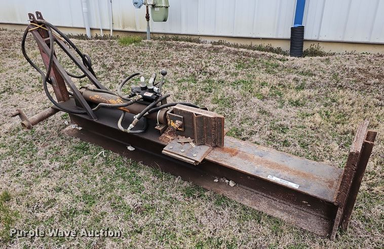 image for item MC9724 Ford I3-I0  log splitter