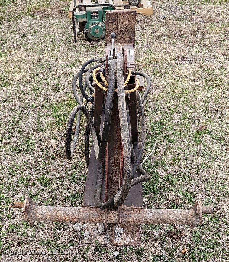 image for item MC9724 Ford I3-I0  log splitter