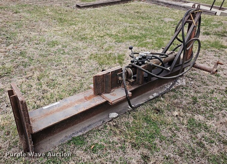 image for item MC9724 Ford I3-I0  log splitter