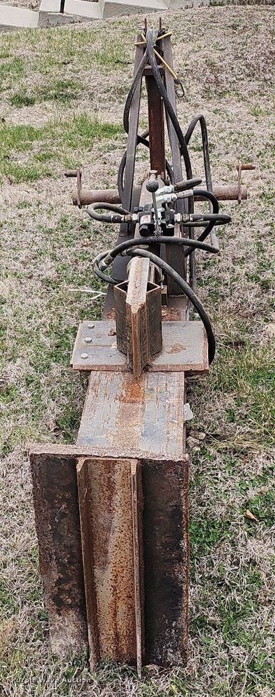 image for item MC9724 Ford I3-I0  log splitter