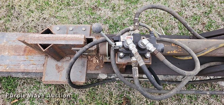 image for item MC9724 Ford I3-I0  log splitter