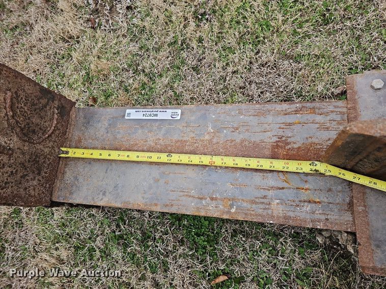 image for item MC9724 Ford I3-I0  log splitter