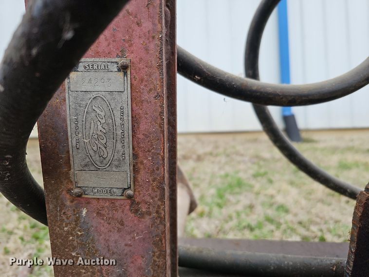 image for item MC9724 Ford I3-I0  log splitter