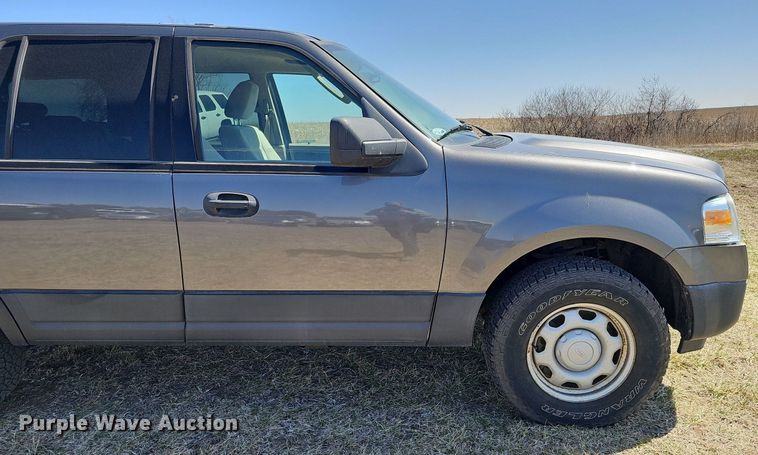 image for item MC9741 2010 Ford Expedition XLT  SUV