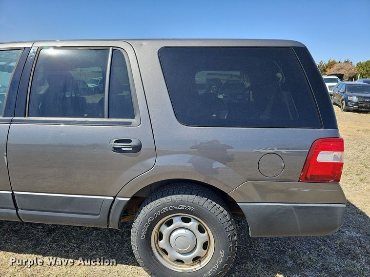 image for item MC9741 2010 Ford Expedition XLT  SUV