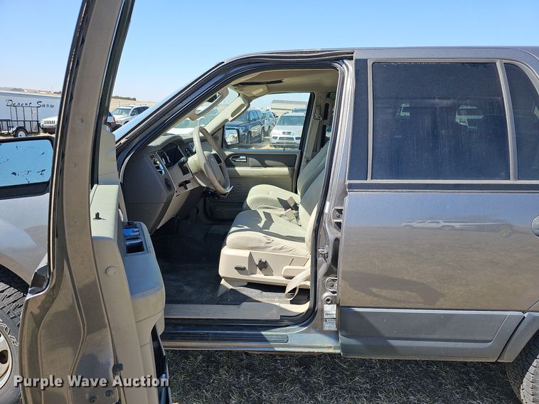 image for item MC9741 2010 Ford Expedition XLT  SUV