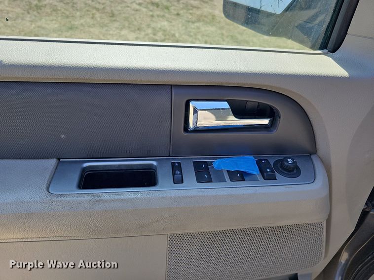 image for item MC9741 2010 Ford Expedition XLT  SUV