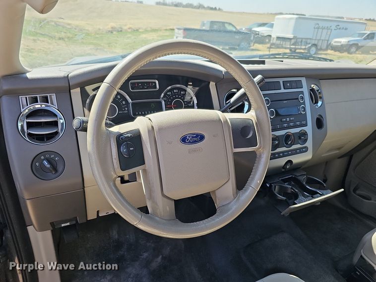 image for item MC9741 2010 Ford Expedition XLT  SUV