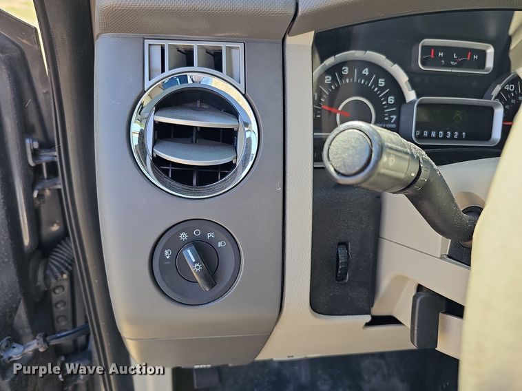 image for item MC9741 2010 Ford Expedition XLT  SUV