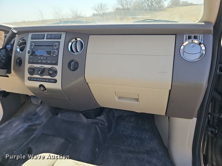 image for item MC9741 2010 Ford Expedition XLT  SUV