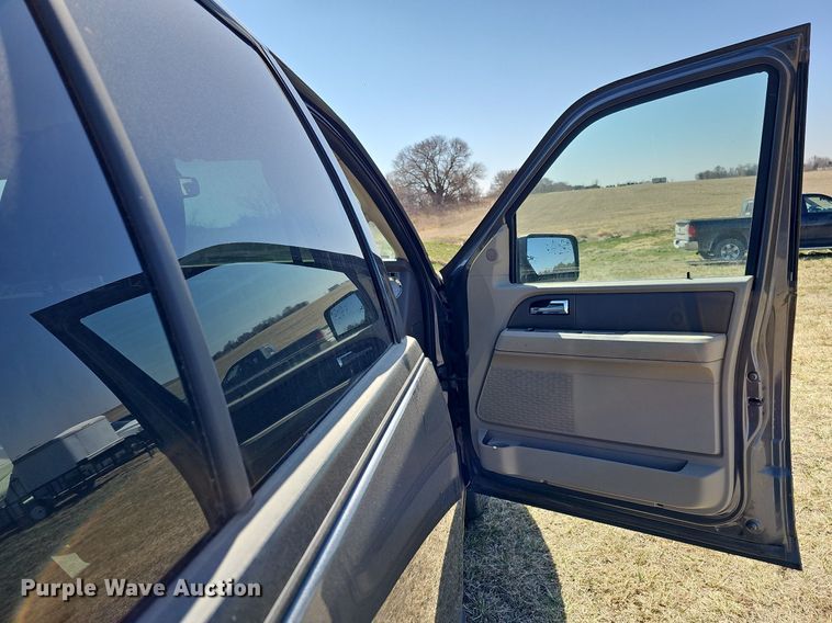 image for item MC9741 2010 Ford Expedition XLT  SUV