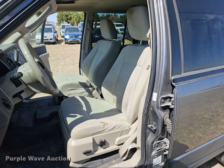 image for item MC9741 2010 Ford Expedition XLT  SUV