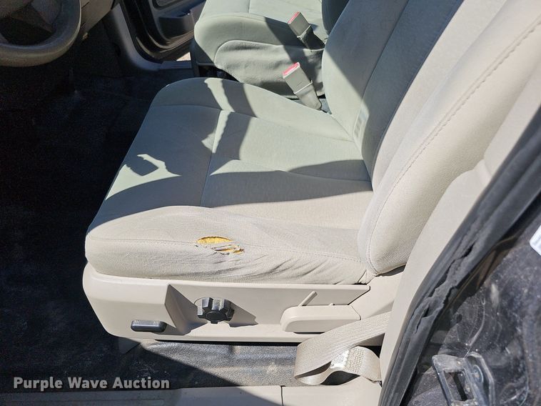 image for item MC9741 2010 Ford Expedition XLT  SUV