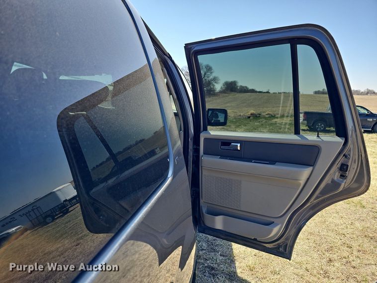 image for item MC9741 2010 Ford Expedition XLT  SUV