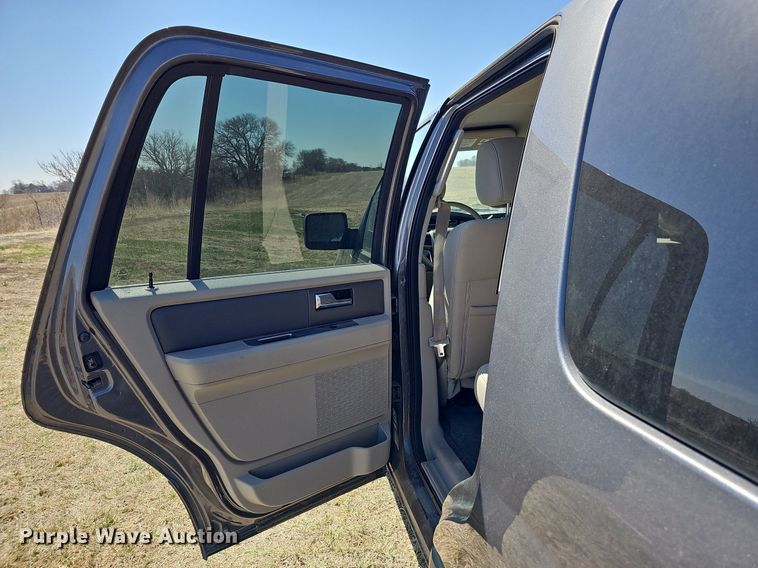 image for item MC9741 2010 Ford Expedition XLT  SUV