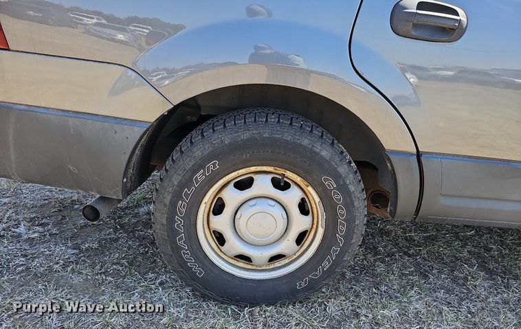 image for item MC9741 2010 Ford Expedition XLT  SUV