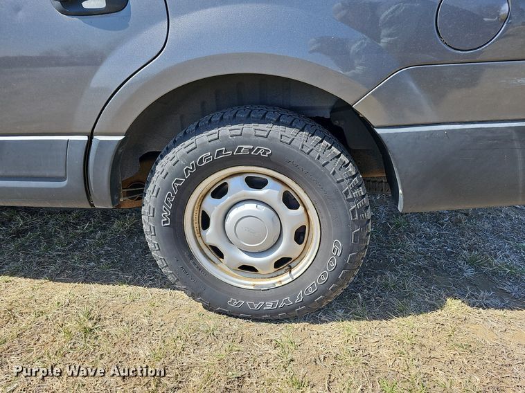 image for item MC9741 2010 Ford Expedition XLT  SUV