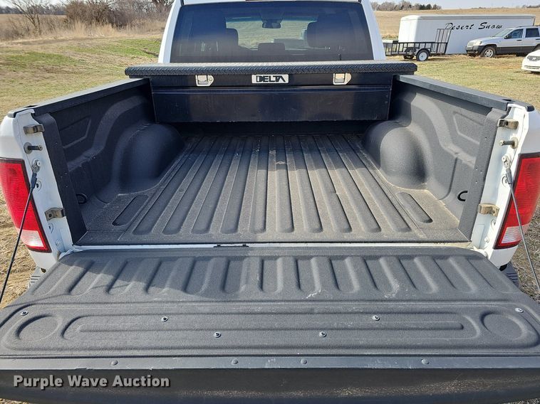 image for item MC9748 2016 Dodge Ram 1500  Crew Cab pickup truck