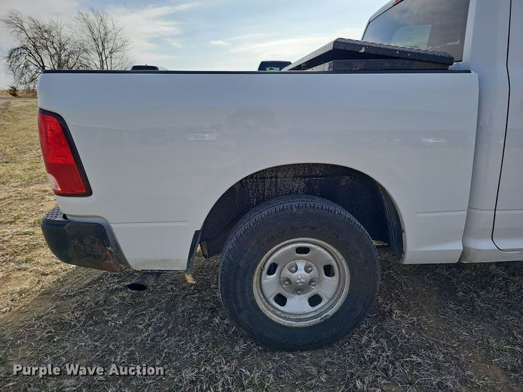 image for item MC9748 2016 Dodge Ram 1500  Crew Cab pickup truck