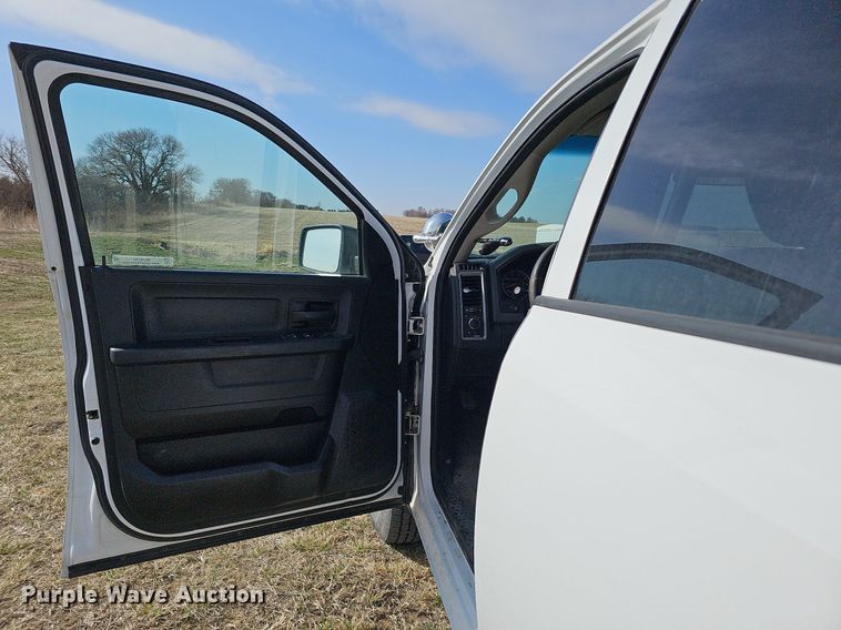 image for item MC9748 2016 Dodge Ram 1500  Crew Cab pickup truck