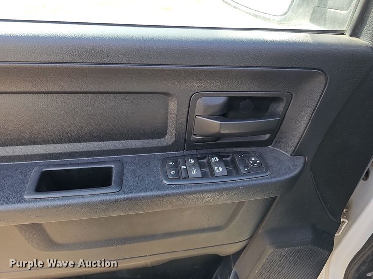 image for item MC9748 2016 Dodge Ram 1500  Crew Cab pickup truck