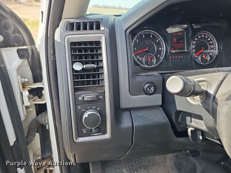 image for item MC9748 2016 Dodge Ram 1500  Crew Cab pickup truck