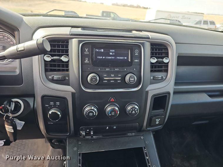 image for item MC9748 2016 Dodge Ram 1500  Crew Cab pickup truck