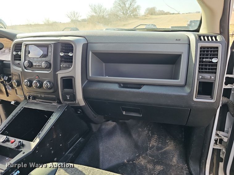 image for item MC9748 2016 Dodge Ram 1500  Crew Cab pickup truck