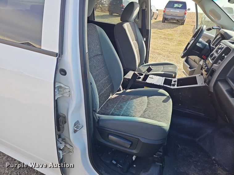 image for item MC9748 2016 Dodge Ram 1500  Crew Cab pickup truck