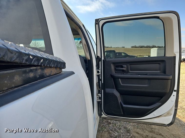 image for item MC9748 2016 Dodge Ram 1500  Crew Cab pickup truck