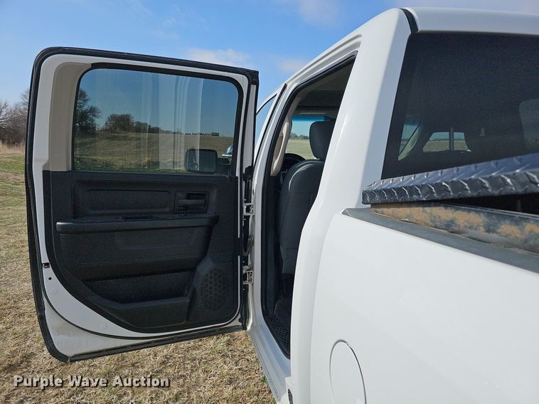 image for item MC9748 2016 Dodge Ram 1500  Crew Cab pickup truck