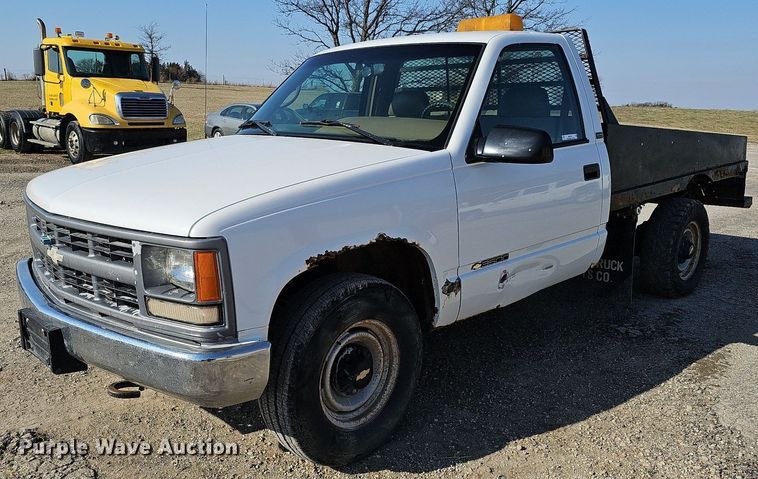 image for item MC9762 1995 Chevrolet Cheyenne C3500  flatbed pickup truck