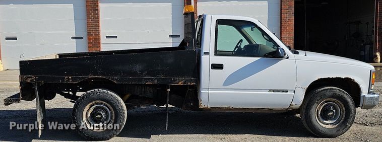 image for item MC9762 1995 Chevrolet Cheyenne C3500  flatbed pickup truck